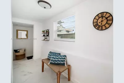 810 NW 21st Ct, Miami, FL 33125 - Photo 6