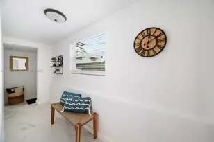 810 NW 21st Ct, Miami, FL 33125 - Photo 6