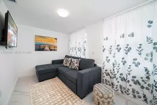810 NW 21st Ct, Miami, FL 33125 - Photo 20