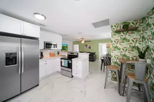 810 NW 21st Ct, Miami, FL 33125 - Photo 16