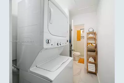 810 NW 21st Ct, Miami, FL 33125 - Photo 12