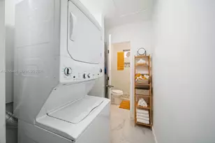 810 NW 21st Ct, Miami, FL 33125 - Photo 12