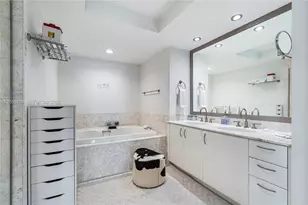 1331 Brickell Bay Dr, Miami, FL 33131 - Photo 28