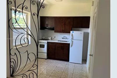 2499 SW 27th St #5, Miami, FL 33133 - Photo 1