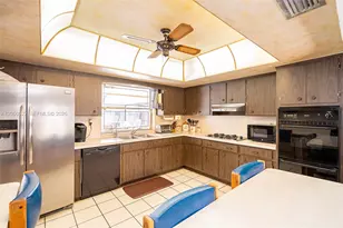 8721 NW 18th St, Pembroke Pines, FL 33024 - Photo 30