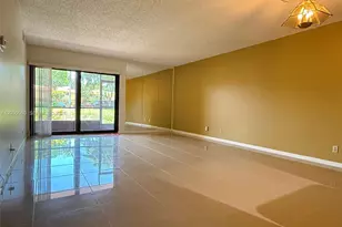 900 SW 9th St Cir, Boca Raton, FL 33486 - Photo 2