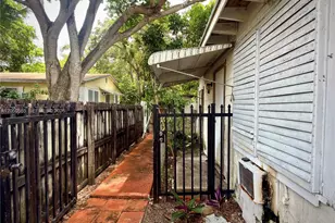 1053 NE 128th St, North Miami, FL 33161 - Photo 16