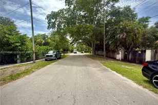 1053 NE 128th St, North Miami, FL 33161 - Photo 22