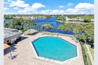1101 Colony Point Cir #102, Pembroke Pines, FL 33026 - Photo 16