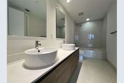121 NE 34th St #L505, Miami, FL 33137 - Photo 12