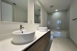 121 NE 34th St, Miami, FL 33137 - Photo 12
