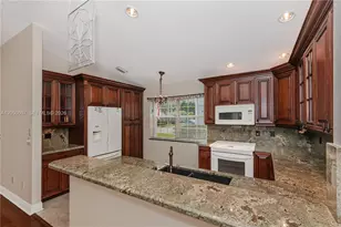 9852 NW 9th Ct, Plantation, FL 33324 - Photo 10