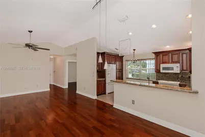 9852 NW 9th Ct, Plantation, FL 33324 - Photo 6