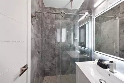1021 NE 3rd Ave, Fort Lauderdale, FL 33304 - Photo 32
