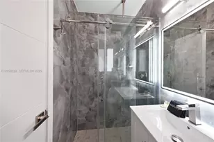 1021 NE 3rd Ave, Fort Lauderdale, FL 33304 - Photo 32