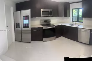 15725 NE 11th Ct, North Miami Beach, FL 33162 - Photo 2