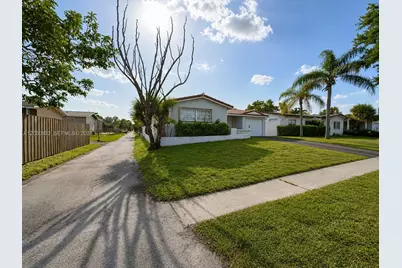 2100 N 52nd Ave, Hollywood, FL 33021 - Photo 2