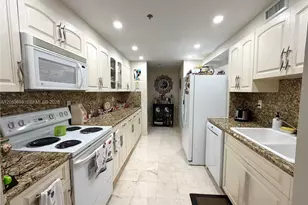 3200 Collins Ave, Miami Beach, FL 33140 - Photo 4