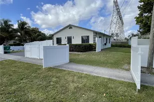 1370 NW 3rd St, Dania Beach, FL 33004 - Photo 26