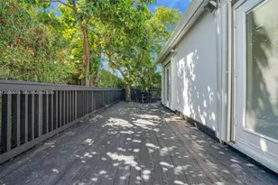 9264 Byron Ave, Surfside, FL 33154 - Photo 18