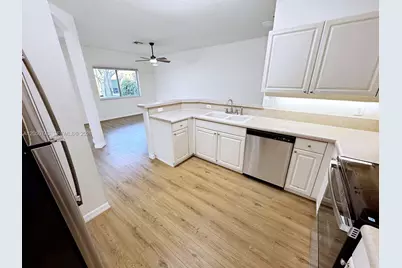 10341 SW 18th St, Miramar, FL 33025 - Photo 14