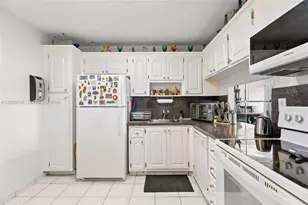6900 Bay Dr, Miami Beach, FL 33141 - Photo 6