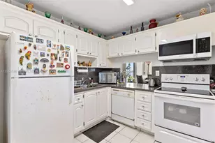 6900 Bay Dr, Miami Beach, FL 33141 - Photo 4