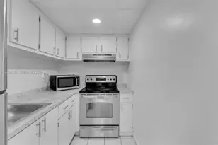 4715 NW 7th St, Miami, FL 33126 - Photo 6