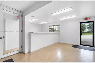 7440 NW 66th St, Miami, FL 33166 - Photo 12