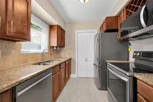 8141 SW 62nd Ct, Miami, FL 33143 - Photo 16