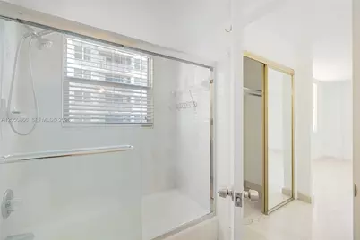 6039 Collins Ave #517, Miami Beach, FL 33140 - Photo 24