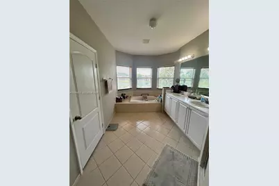 215 NE 32nd Ter, Homestead, FL 33033 - Photo 10