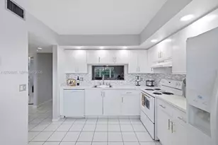 1300 SW 125th Ave, Pembroke Pines, FL 33027 - Photo 6