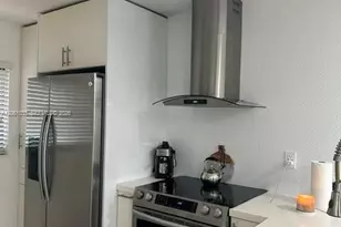 8875 Fontainebleau Blvd, Miami, FL 33172 - Photo 14