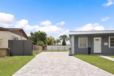 5221 SW 127th Pl, Miami, FL 33175 - Photo 2