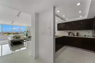 400 South Pointe Dr, Miami Beach, FL 33139 - Photo 8