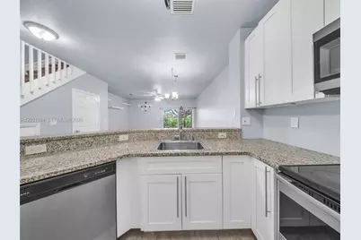 8306 Santa Monica Ave, Tamarac, FL 33321 - Photo 12