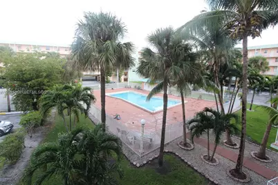 1655 W 44th Pl #304, Hialeah, FL 33012 - Photo 36