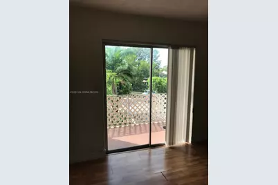 1655 W 44th Pl #304, Hialeah, FL 33012 - Photo 8