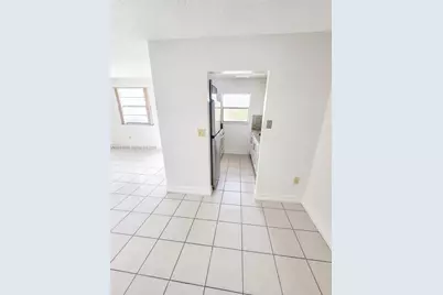 1655 W 44th Pl #304, Hialeah, FL 33012 - Photo 4