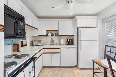 3199 S Ocean Dr #305, Hallandale Beach, FL 33009 - Photo 4