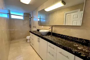 1045 10th St, Miami Beach, FL 33139 - Photo 12