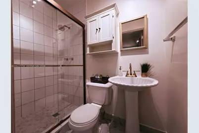 545 NE 111th St #1, Miami, FL 33161 - Photo 6