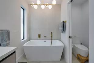 10555 NE 2nd Ave, Miami Shores, FL 33138 - Photo 24