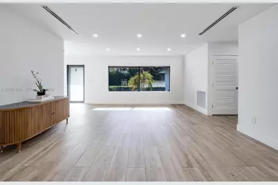 10555 NE 2nd Ave, Miami Shores, FL 33138 - Photo 38