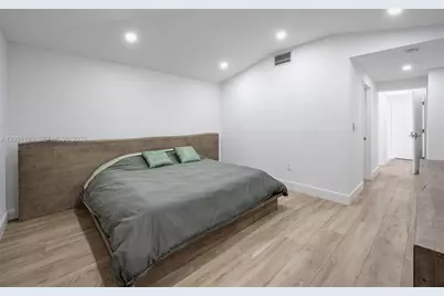 10555 NE 2nd Ave, Miami Shores, FL 33138 - Photo 20