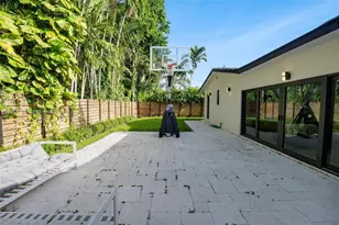 10555 NE 2nd Ave, Miami Shores, FL 33138 - Photo 42