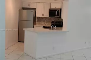 212 Lake Pointe Dr, Oakland Park, FL 33309 - Photo 8