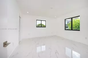 1621 S Treasure Dr, North Bay Village, FL 33141 - Photo 20