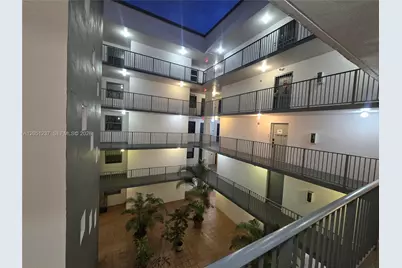 546 SW 1st St #607, Miami, FL 33130 - Photo 4